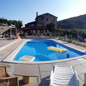 Couette-café Casa Perla Holidays, Jurasi